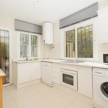 Beautiful Townhouse Walking Distance To The In Costabella, Nyaraló Marbella