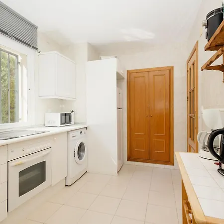 Feriehus Beautiful Townhouse Walking Distance To The In Costabella, Marbella