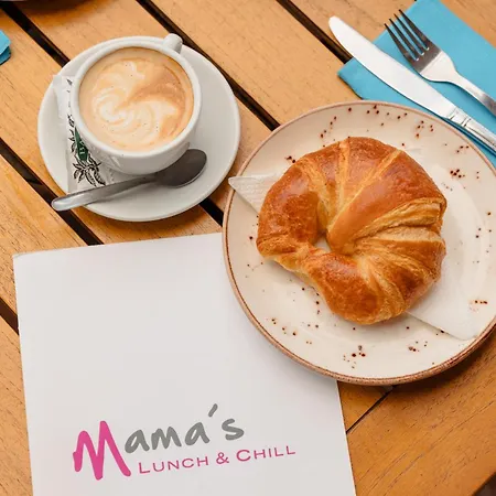 Beautiful Townhouse Walking Distance To The In Costabella, Nyaraló Marbella