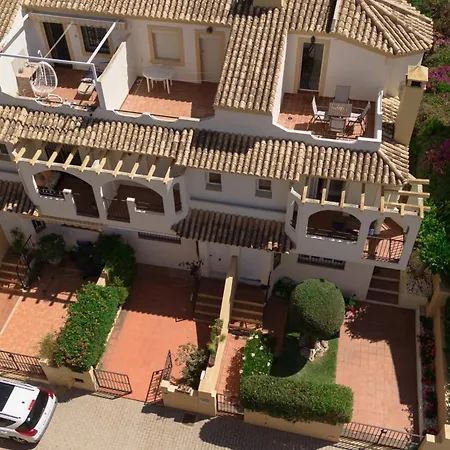 Feriehus Beautiful Townhouse Walking Distance To The In Costabella, Marbella