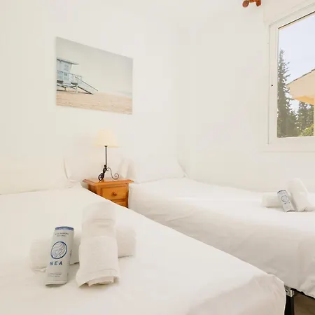 Beautiful Townhouse Walking Distance To The In Costabella, Casa vacanze