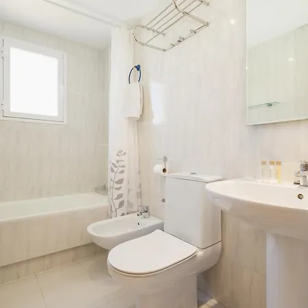 Beautiful Townhouse Walking Distance To The In Costabella, Hébergement de vacances