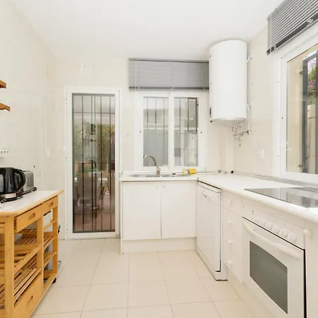 Beautiful Townhouse Walking Distance To The In Costabella, マルベーリャ