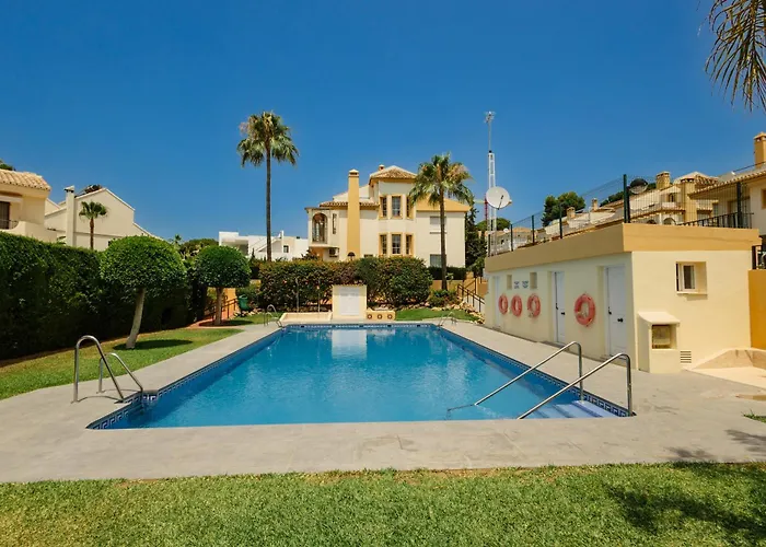 Beautiful Townhouse Walking Distance To The In Costabella, 度假居 *