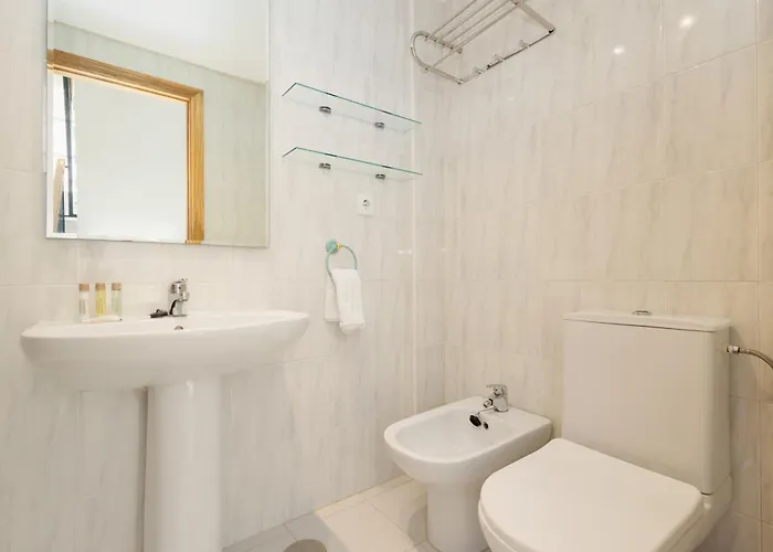 度假居 Beautiful Townhouse Walking Distance To The In Costabella, 马尔韦利亚