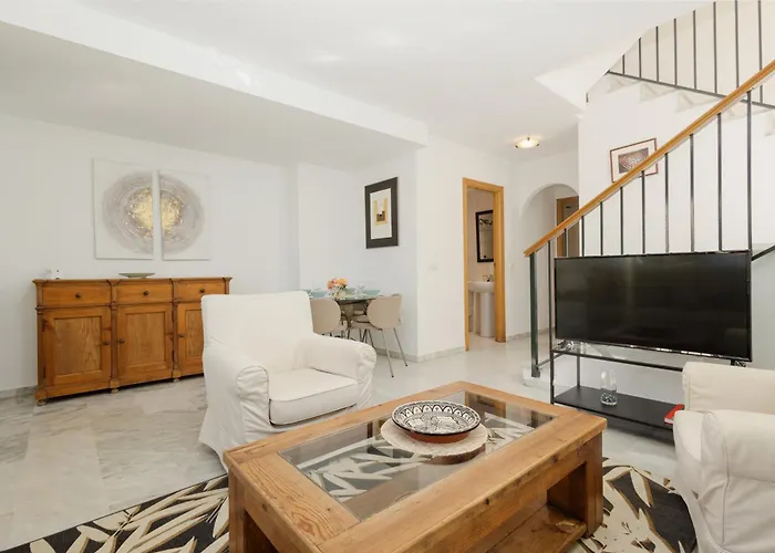 Beautiful Townhouse Walking Distance To The In Costabella, * 马尔韦利亚