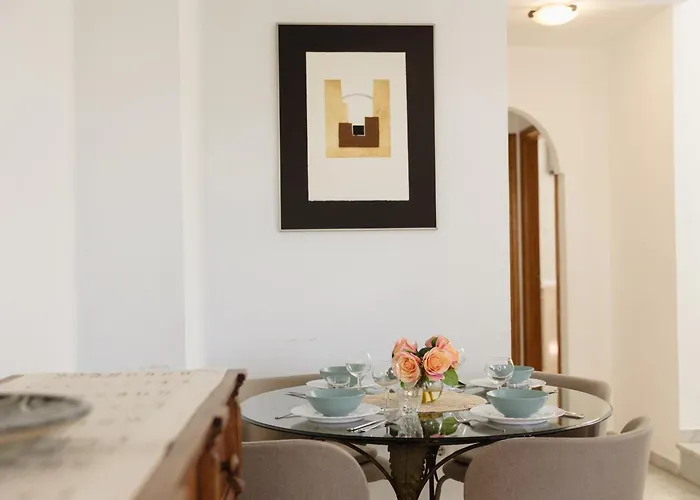 Beautiful Townhouse Walking Distance To The In Costabella, *