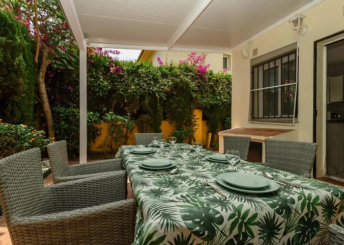 Beautiful Townhouse Walking Distance To The In Costabella, * Марбелья