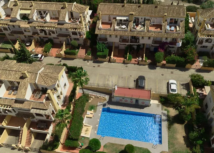 Beautiful Townhouse Walking Distance To The In Costabella,