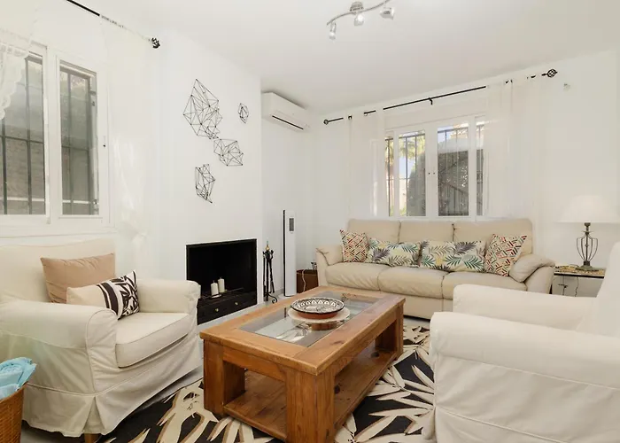 Beautiful Townhouse Walking Distance To The In Costabella, Будинок відпочинку