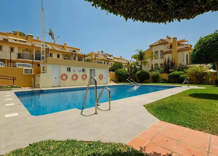 Beautiful Townhouse Walking Distance To The In Costabella,