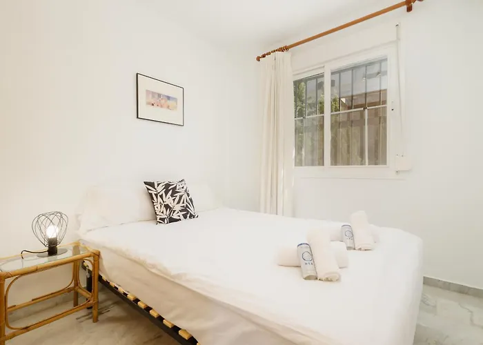 Beautiful Townhouse Walking Distance To The In Costabella,
