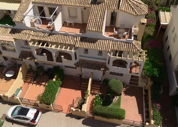 度假居 Beautiful Townhouse Walking Distance To The In Costabella, 马尔韦利亚