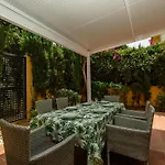 Casa vacanze Beautiful Townhouse Walking Distance To The In Costabella, Marbella