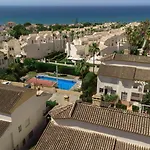Beautiful Townhouse Walking Distance To The In Costabella, Casa vacanze Marbella