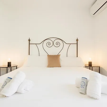 Beautiful Townhouse Walking Distance To The In Costabella,