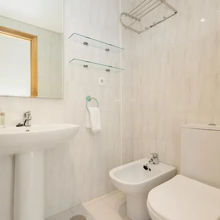 בית נופש Beautiful Townhouse Walking Distance To The In Costabella, מארבלה