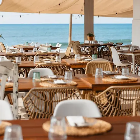 Beautiful Townhouse Walking Distance To The In Costabella, מארבלה