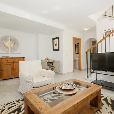 Beautiful Townhouse Walking Distance To The In Costabella, * מארבלה