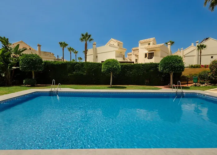 Beautiful Townhouse Walking Distance To The In Costabella,