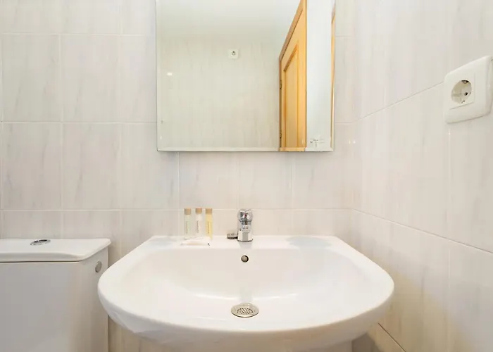 Beautiful Townhouse Walking Distance To The In Costabella, בית נופש