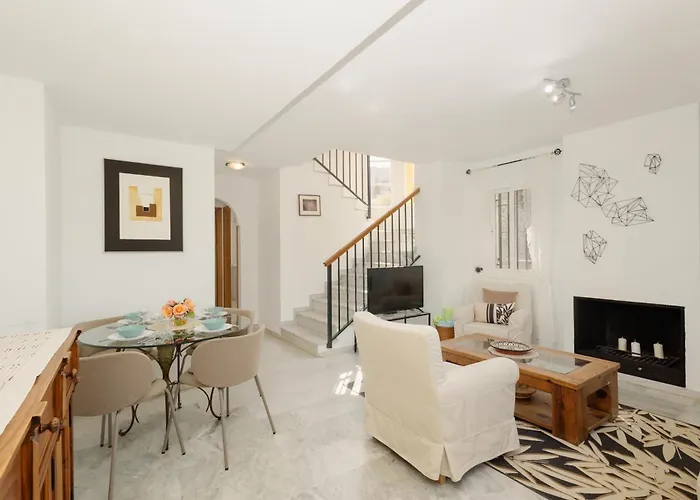 Beautiful Townhouse Walking Distance To The In Costabella, בית נופש *