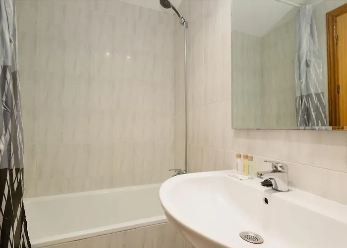 Beautiful Townhouse Walking Distance To The In Costabella, *