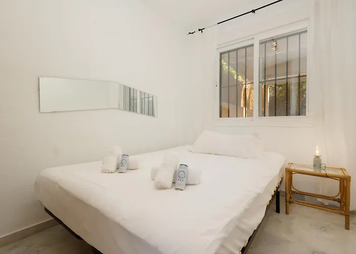 Beautiful Townhouse Walking Distance To The In Costabella, *