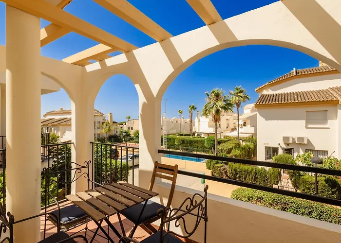 Beautiful Townhouse Walking Distance To The In Costabella, מארבלה